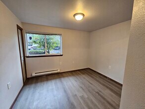 11527 Highway 99, Unit E103 in Everett, WA - Building Photo - Building Photo