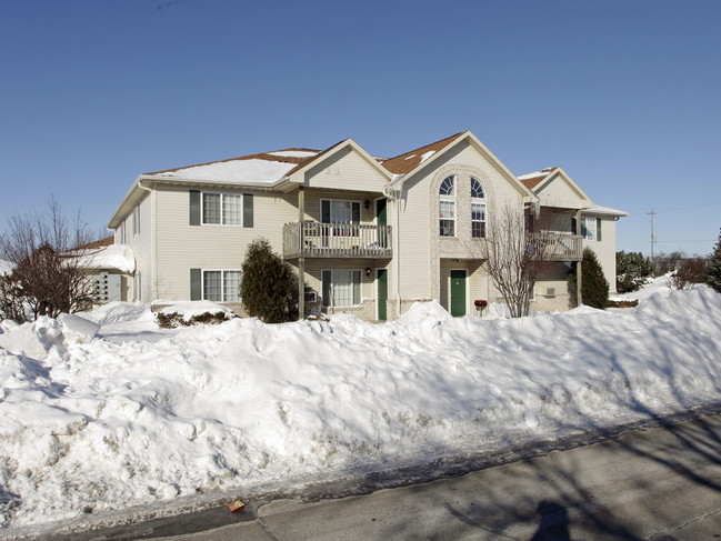 Kenosha Parc Apartments in Kenosha, WI - Foto de edificio - Building Photo