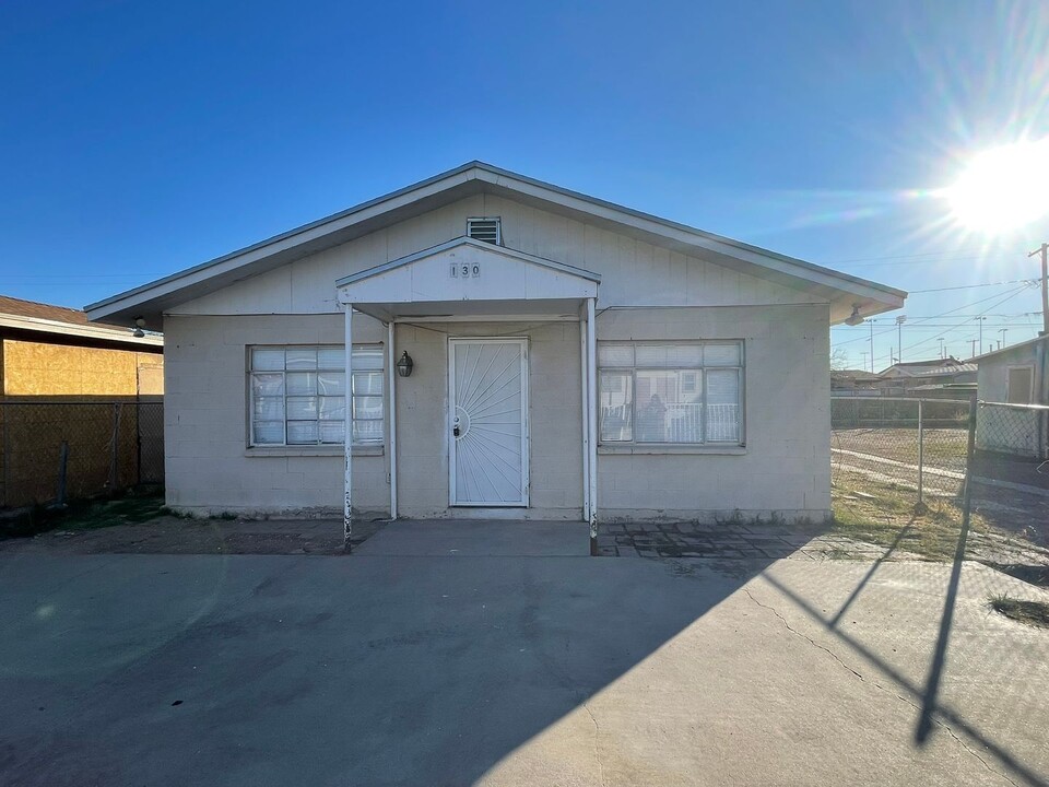 130 Locust St in El Paso, TX - Foto de edificio