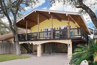 1087 Driftwind Dr in Canyon Lake, TX - Building Photo - Building Photo
