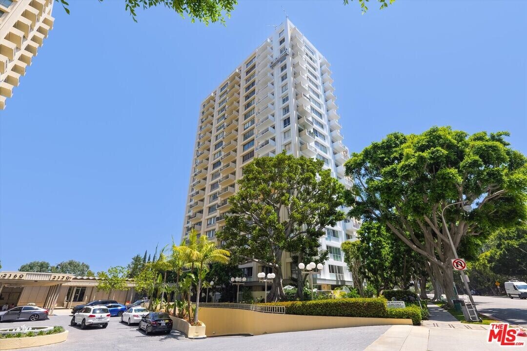 2170 W Century Dr in Los Angeles, CA - Building Photo