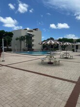 8870 Fontainebleau Blvd in Miami, FL - Building Photo - Building Photo