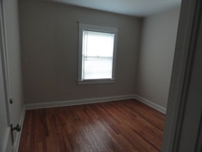 528 S Cedar Ave in Independence, MO - Building Photo - Building Photo