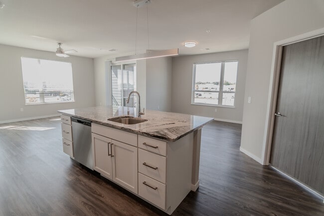 Oak Ridge at University Park Senior Apartments in Madison, WI - Foto de edificio - Building Photo