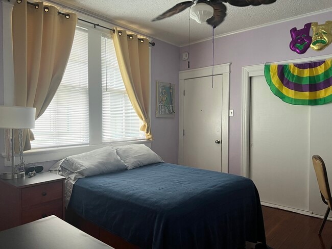 2424 Lapeyrouse St, Unit Studio apartment in New Orleans, LA - Foto de edificio - Building Photo