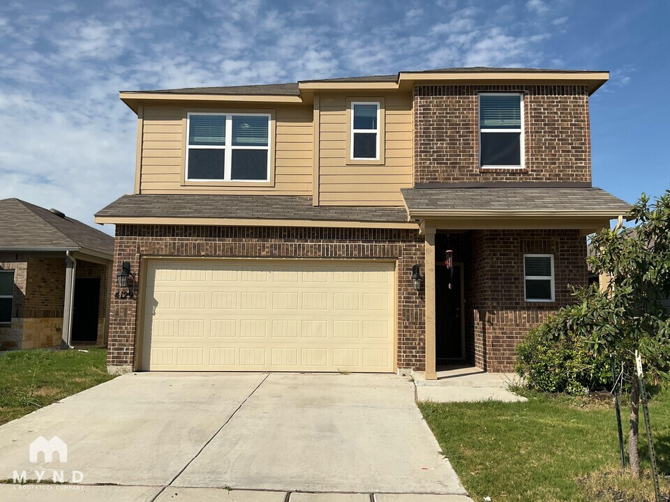 4129 Asher Alley in Saint Hedwig, TX - Building Photo