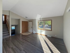 139 Spuhler Dr in Batavia, IL - Building Photo - Building Photo