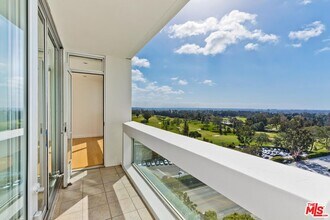 2222 Ave of the Stars in Los Angeles, CA - Building Photo - Building Photo