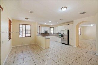 2812 Kinsington Cir in Weston, FL - Building Photo - Building Photo