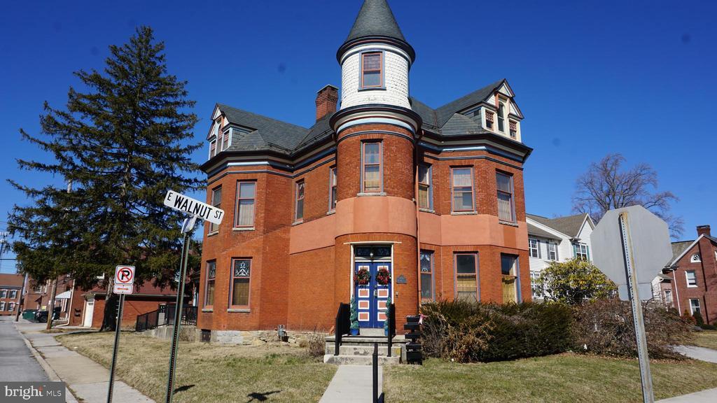 200 E Walnut St in Hanover, PA - Building Photo