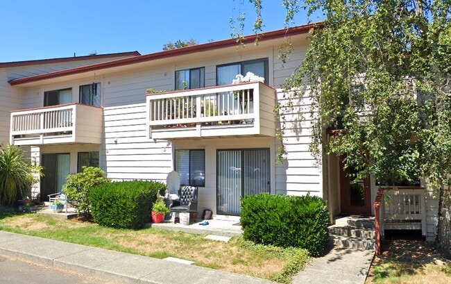 200 High School Rd NE in Bainbridge Island, WA - Building Photo - Building Photo