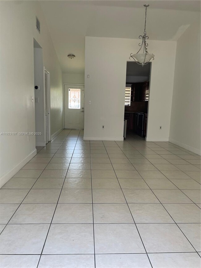 5216 W 24th Way in Hialeah, FL - Building Photo - Building Photo