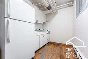 2890 N Clark St in Chicago, IL - Building Photo