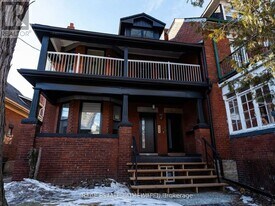 624 Indian Rd in Toronto, ON - Building Photo