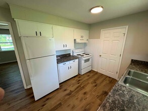 922 W Pearl St in Aurora, MO - Building Photo - Building Photo