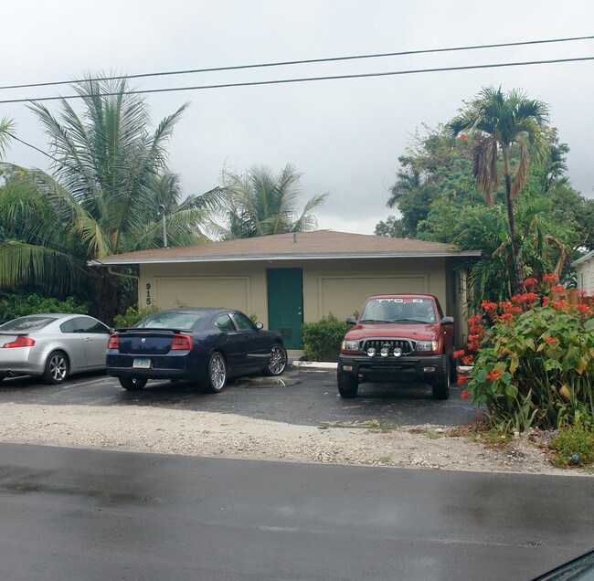 915 Tequesta St in Fort Lauderdale, FL - Foto de edificio - Building Photo