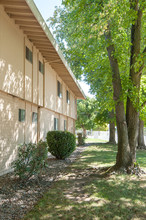 Spartan Oaks Apartments in Sacramento, CA - Building Photo - Building Photo