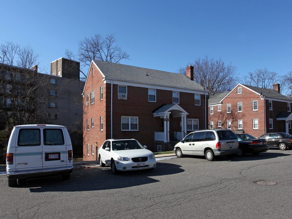 Red Top Flats in Takoma Park, MD - Building Photo