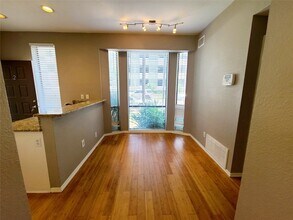 2002 N Fitzhugh Ave in Dallas, TX - Foto de edificio - Building Photo