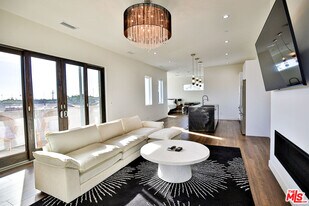 8505 Belford Ave in Los Angeles, CA - Building Photo