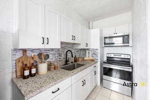 323 N Westland Ave, Unit 5 in Tampa, FL - Building Photo