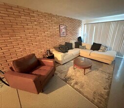 3258 W Main St in Houston, TX - Building Photo - Building Photo