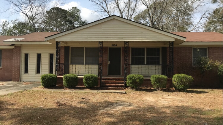 2105 Evergreen Dr in Albany, GA - Building Photo