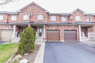 20 Tanasi Rd in Brampton, ON - Building Photo