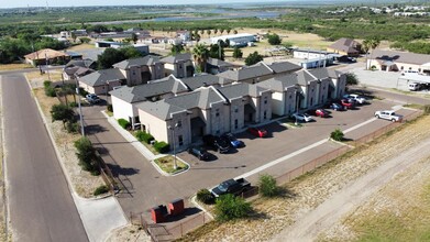 142 Santa Maria Ave in Zapata, TX - Building Photo - Building Photo