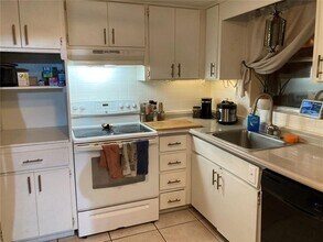 6045 7th Ave in New Port Richey, FL - Building Photo - Building Photo
