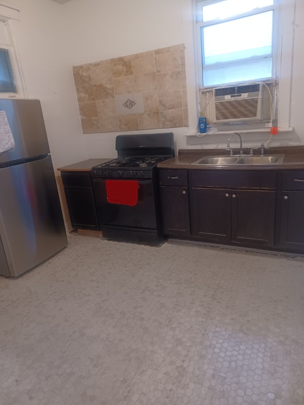 property at 7636 S Yates Blvd