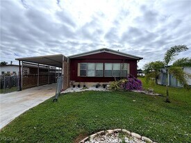 106 Gaslight Ave in North Fort Myers, FL - Building Photo