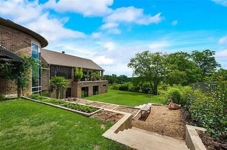 8542 Meadowbrook Dr in Fort Worth, TX - Building Photo - Building Photo