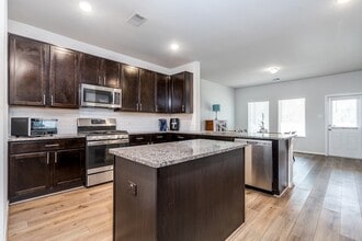 1166 Magnolia Branch Ln in Tomball, TX - Building Photo - Building Photo