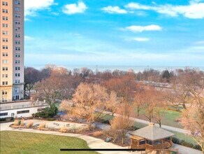 5455 N Sheridan Rd in Chicago, IL - Building Photo - Building Photo