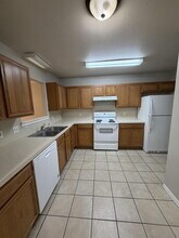 533 N Clinton Ave in Lubbock, TX - Building Photo - Building Photo