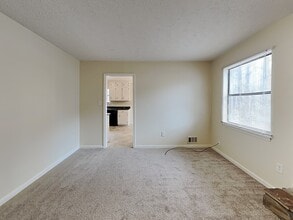 756 Four Winds Ln in Jonesboro, GA - Building Photo - Building Photo