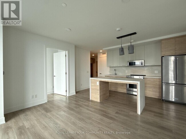 200-P200 Redpath Ave in Toronto, ON - Building Photo - Building Photo