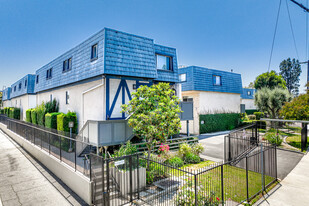 Tarzana Gardens in Tarzana, CA - Foto de edificio - Building Photo