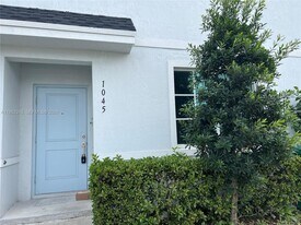 1045 NW 4th Ter in Florida City, FL - Building Photo