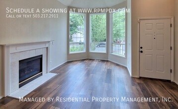 23992 SW Red Fern Dr in Sherwood, OR - Foto de edificio - Building Photo