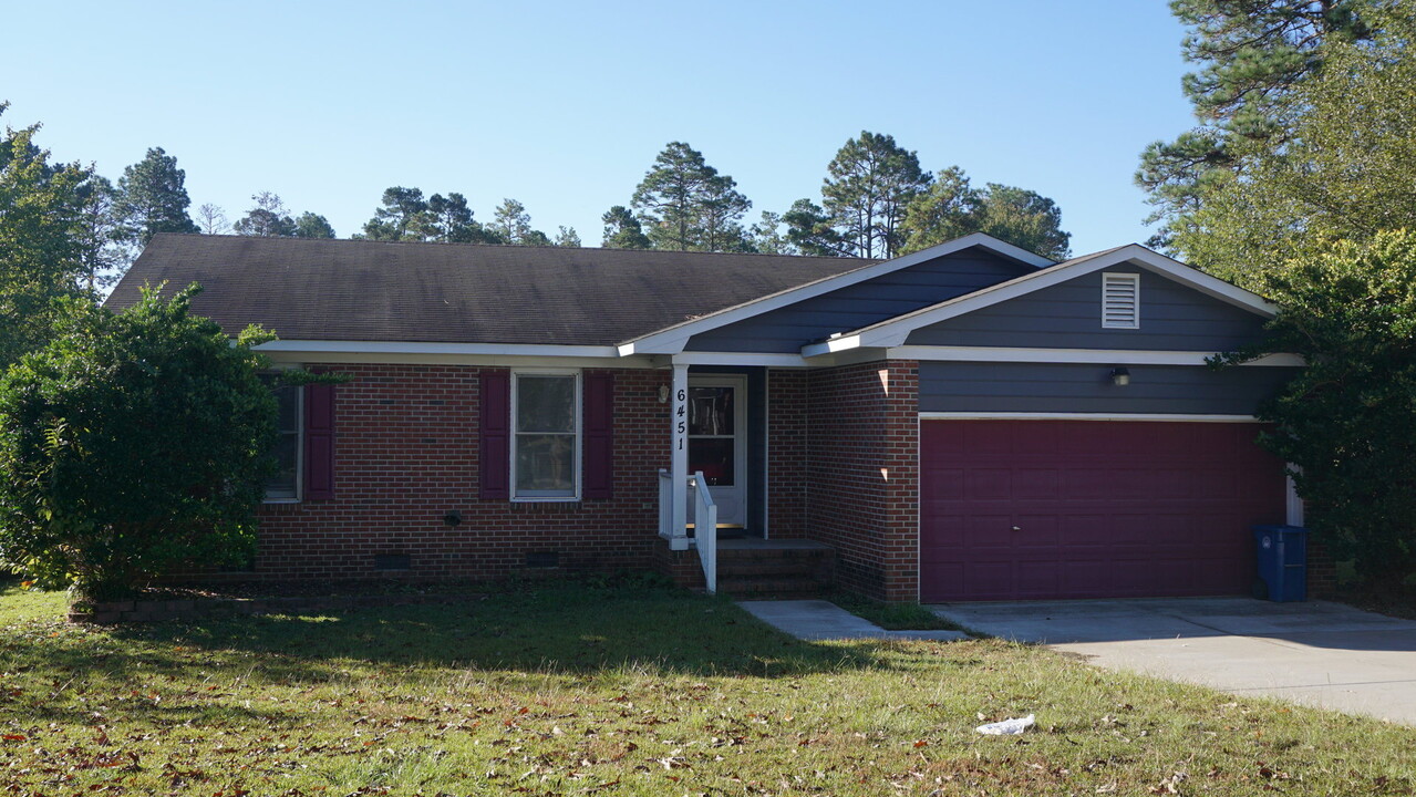 6451 Brookshire St in Fayetteville, NC - Building Photo