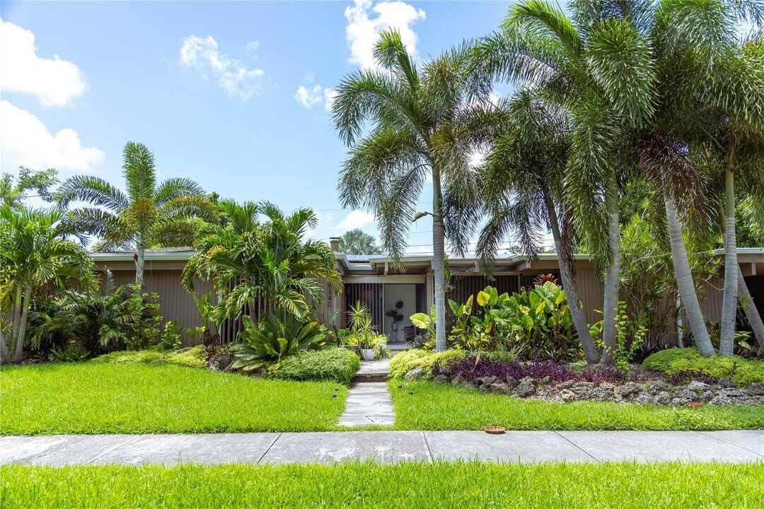 9340 SW 178th Ter in Palmetto Bay, FL - Building Photo