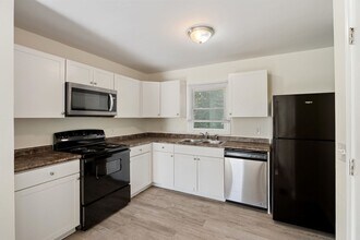 9 Fisher Pl in Durham, NC - Building Photo - Building Photo