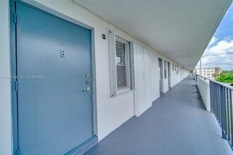 950 Hillcrest Dr in Hollywood, FL - Building Photo - Building Photo