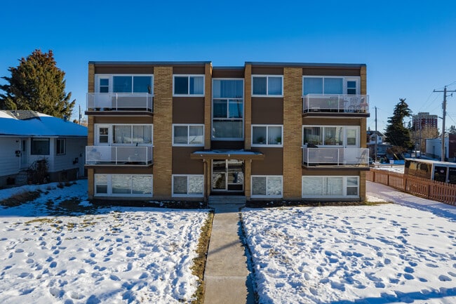 640 38th St SW in Calgary, AB - Building Photo - Building Photo