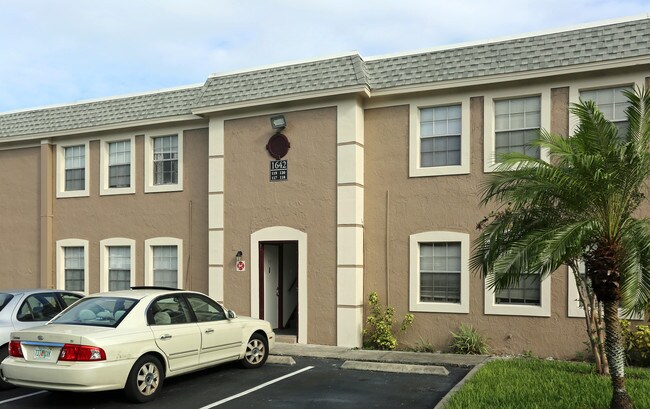 Whitney Groves Apartments in Orlando, FL - Foto de edificio - Building Photo