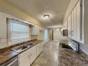 1017 Hawkview Dr in Memphis, TN - Building Photo - Building Photo