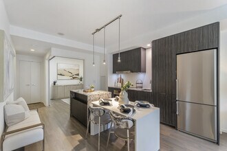 1 Bloor St E in Toronto, ON - Building Photo - Building Photo