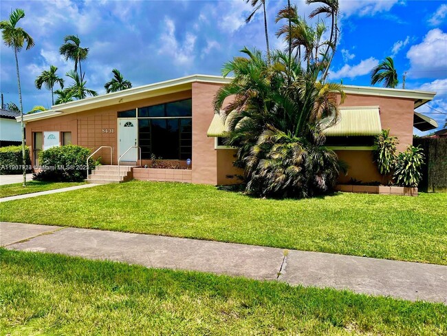 8431 SW 28th St in Miami, FL - Building Photo - Building Photo